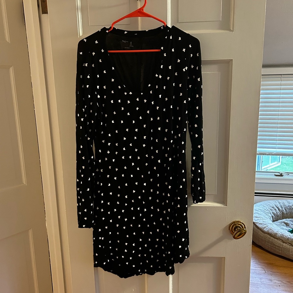 GAP Factory Black and White Bodycon Long Sleeve V-Neck